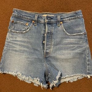 Levi’s Premium Ribcage shorts - sz 30